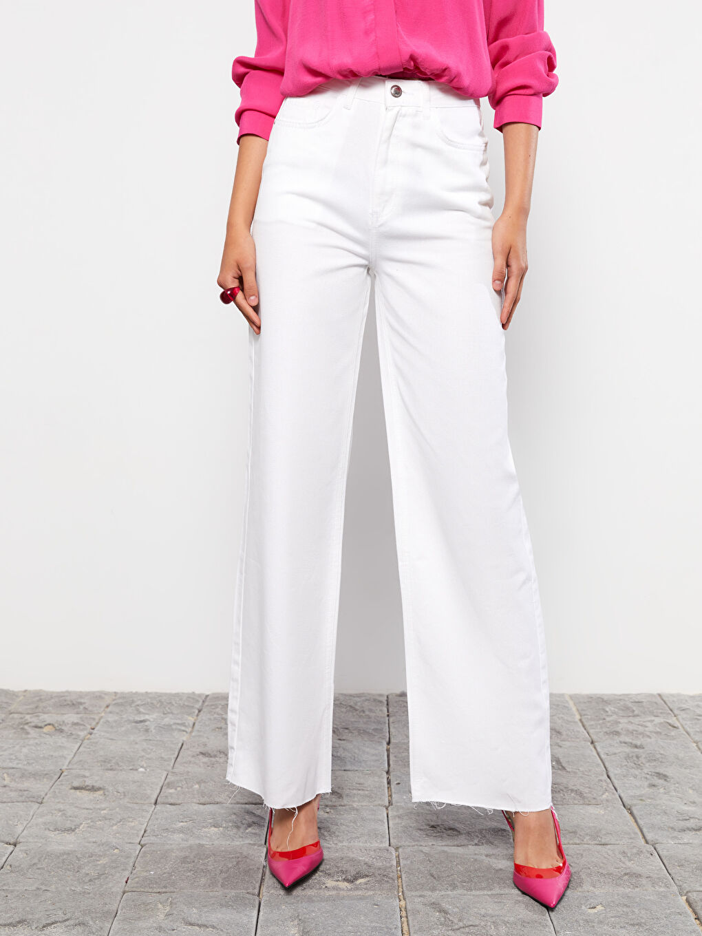 Beyaz Standart Fit Düz Cep Detaylı Gabardin Kadın Pantolon-2