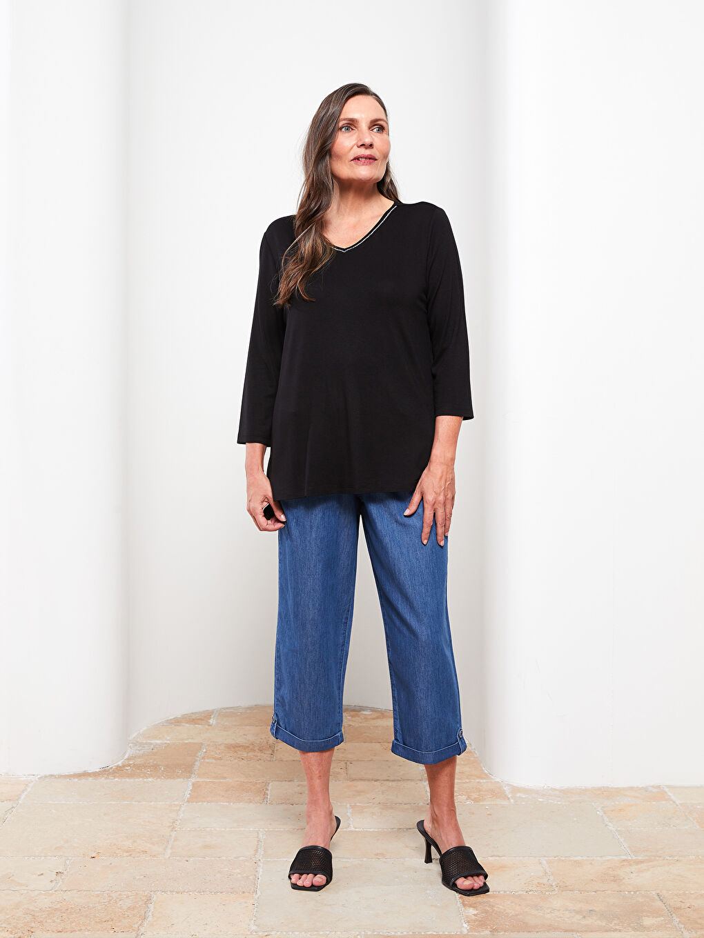 Siyah V Yaka Düz Uzun Kollu Kadın Tişört