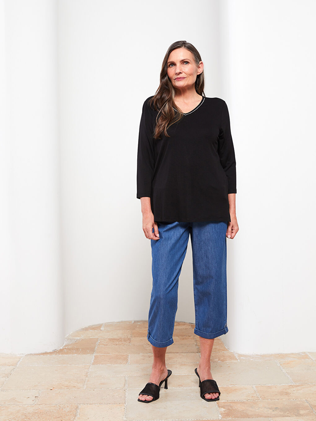 Siyah V Yaka Düz Uzun Kollu Kadın Tişört-1