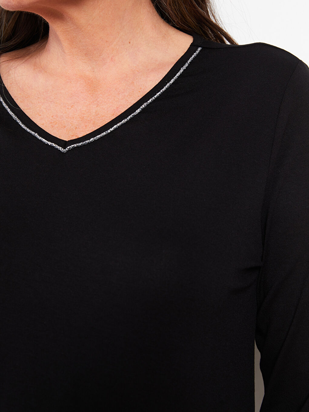 Siyah V Yaka Düz Uzun Kollu Kadın Tişört-3