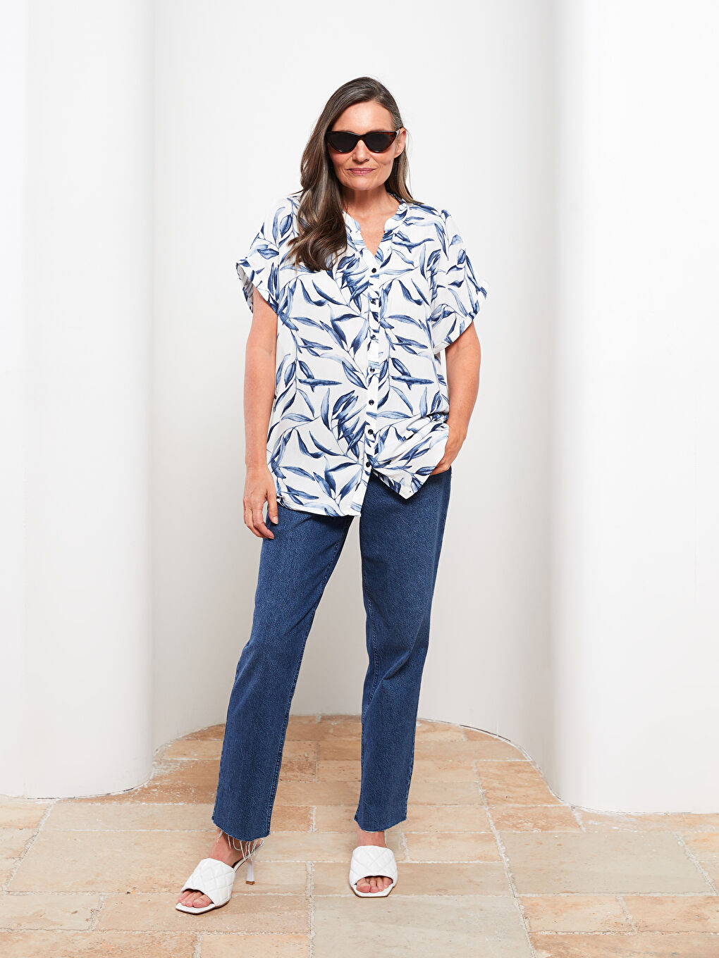 Mavi Kaçık Yaka Desenli Kısa Kollu Krinkle Kadın Gömlek