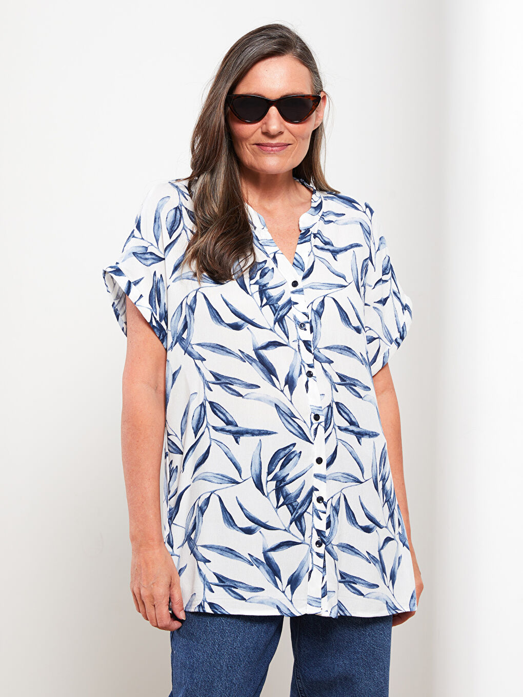 Mavi Kaçık Yaka Desenli Kısa Kollu Krinkle Kadın Gömlek-1