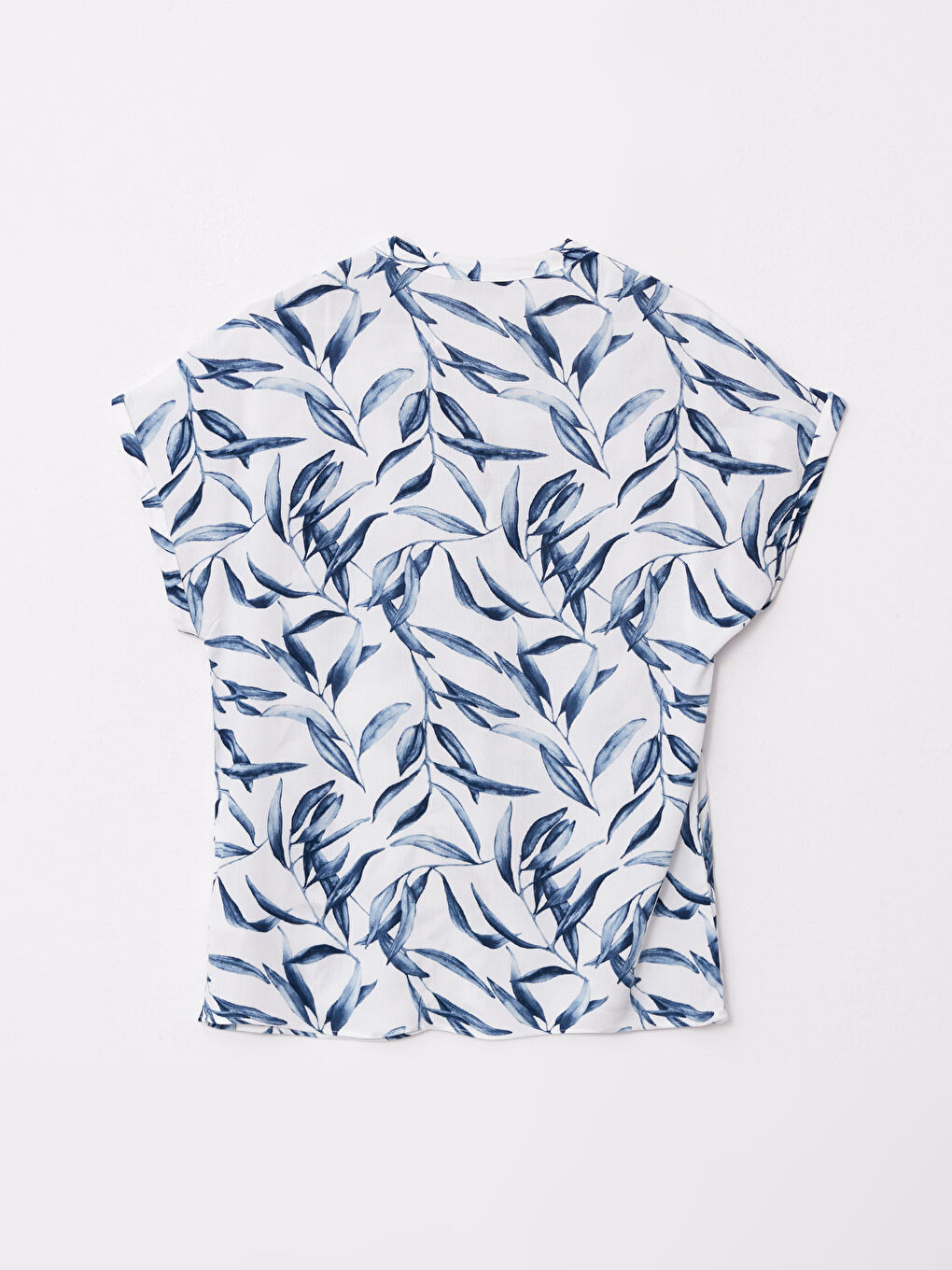 Mavi Kaçık Yaka Desenli Kısa Kollu Krinkle Kadın Gömlek-5