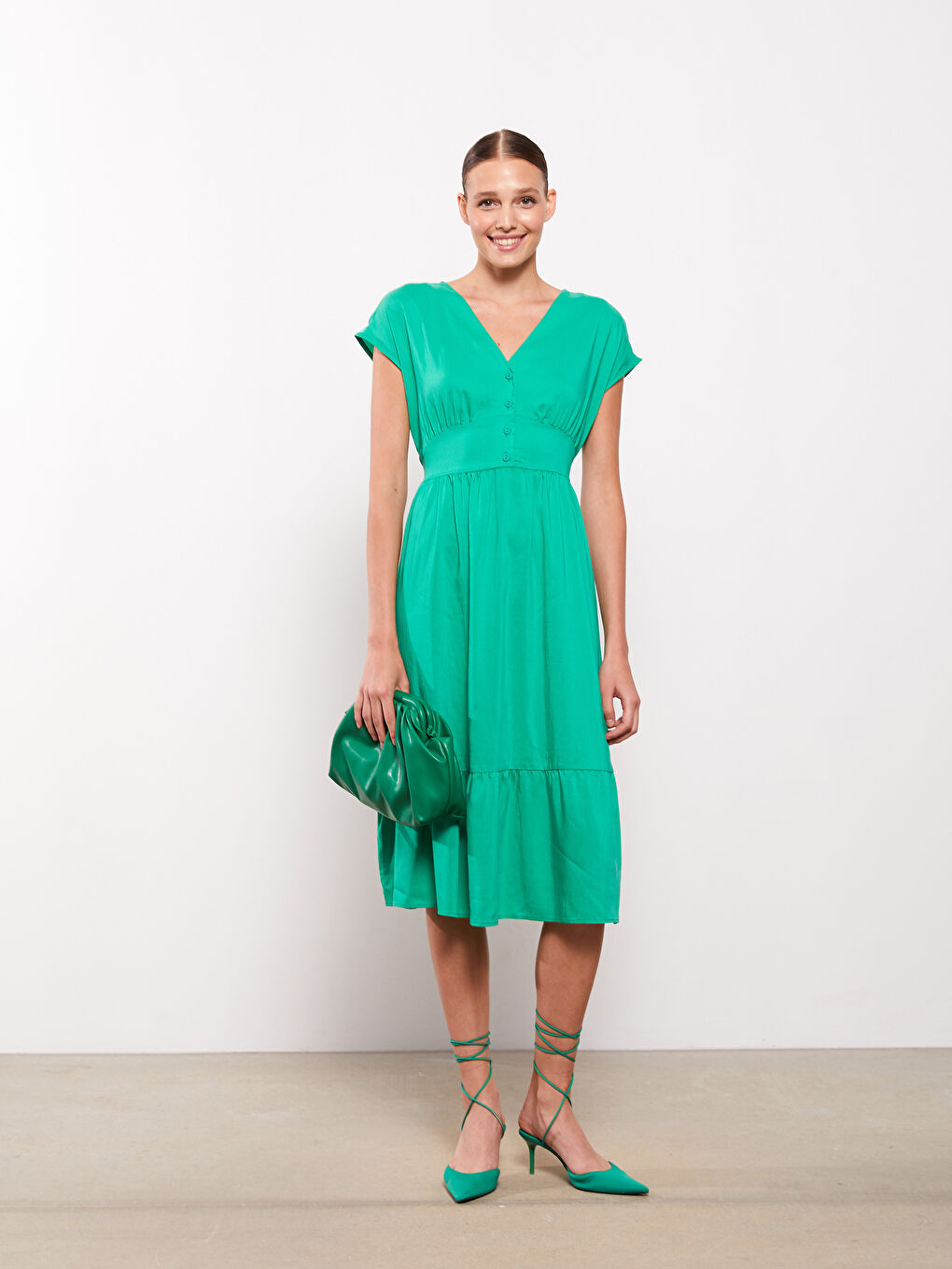 Yeşil Kadın V Yaka Düz Kolsuz Elbise-1