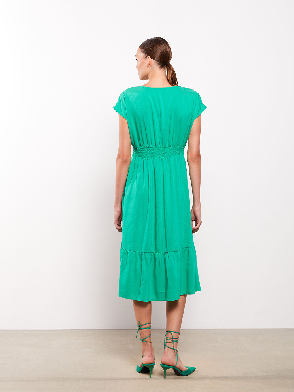 Yeşil Kadın V Yaka Düz Kolsuz Elbise-4