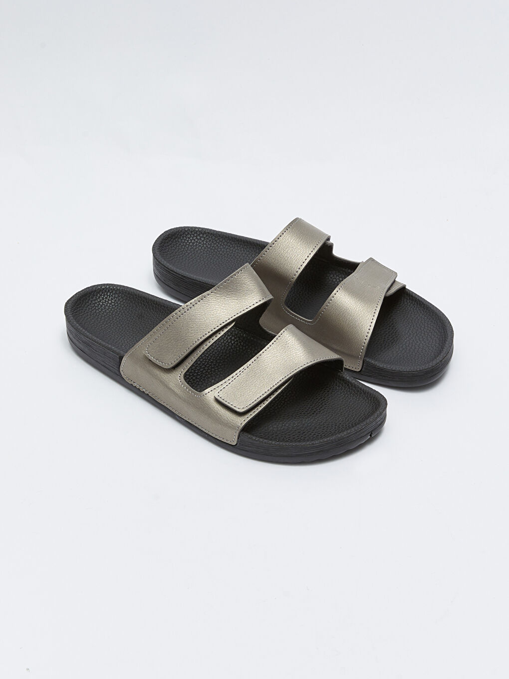 Gri Deri Görünümlü Cırt Cırtlı Erkek Terlik