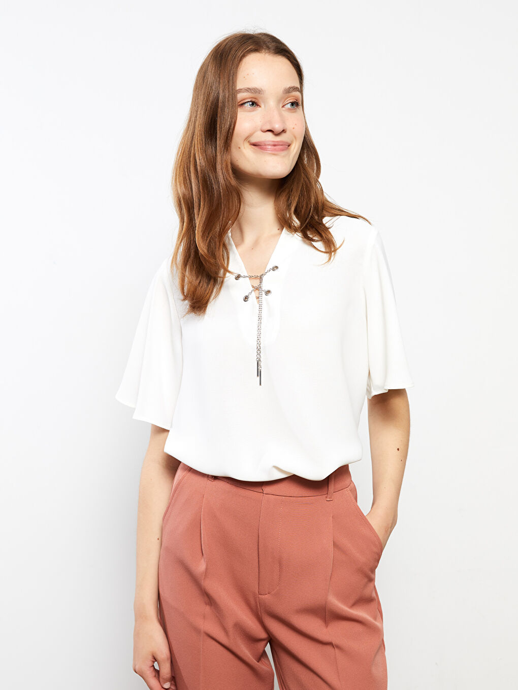 Ekru Kaçık Yaka Düz Kısa Kollu Kadın Bluz