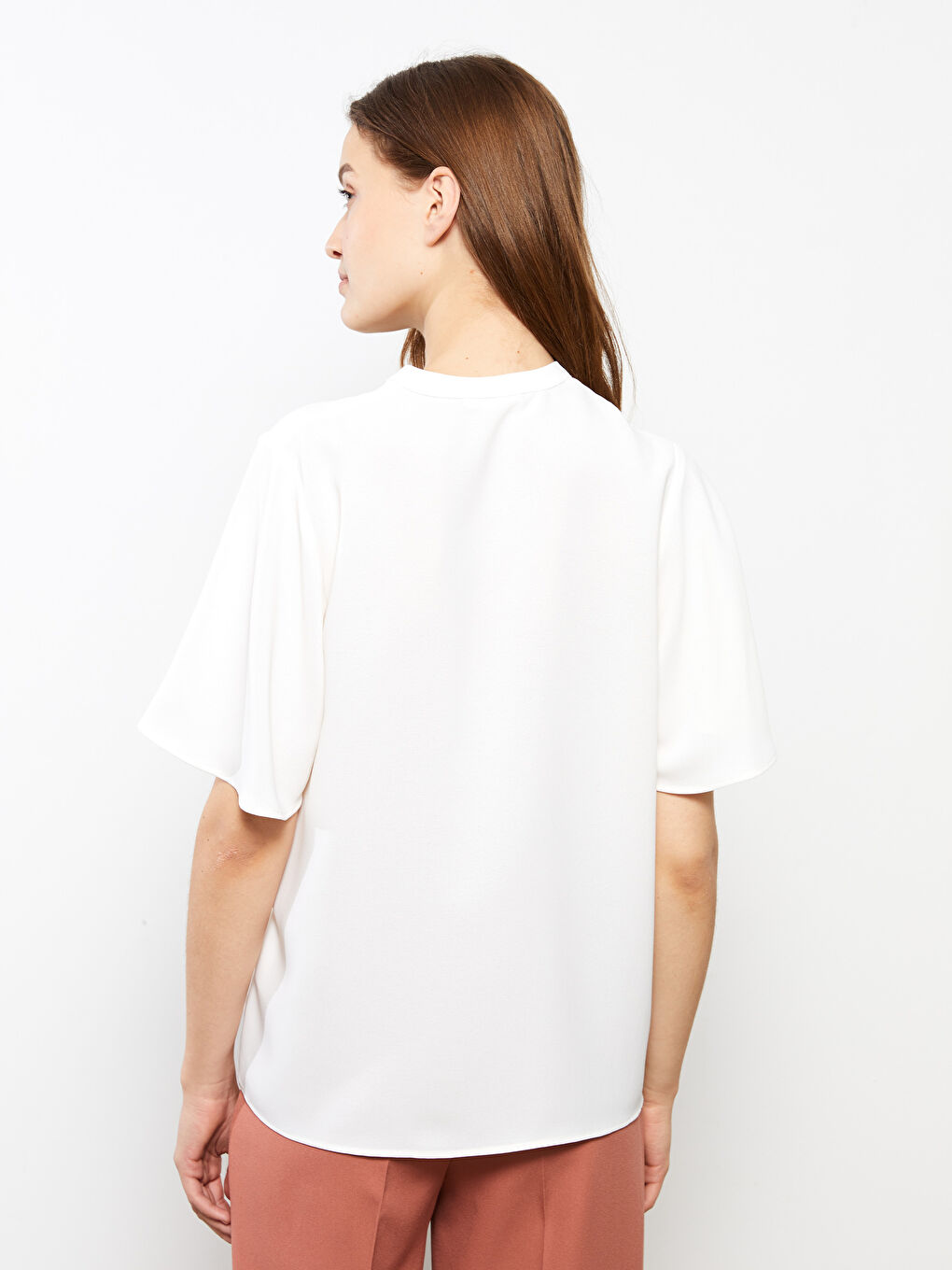 Ekru Kaçık Yaka Düz Kısa Kollu Kadın Bluz-3
