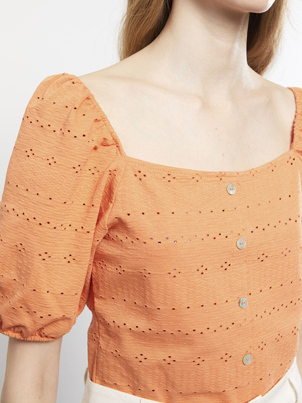 Turuncu Kare Yaka Nakışlı Kısa Kollu Kadın Bluz-3