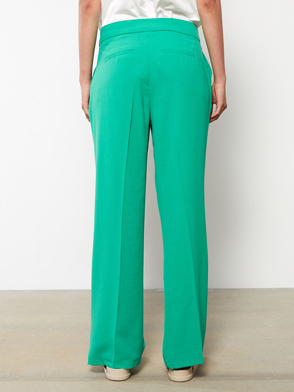 Yeşil Rahat Kalıp Düz Cep Detaylı Kadın Pantolon-3