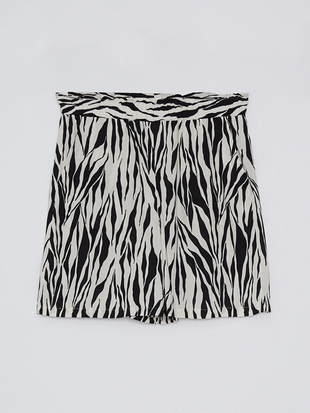 Beyaz Beli Lastikli Desenli Viskon Kadın Şort-6