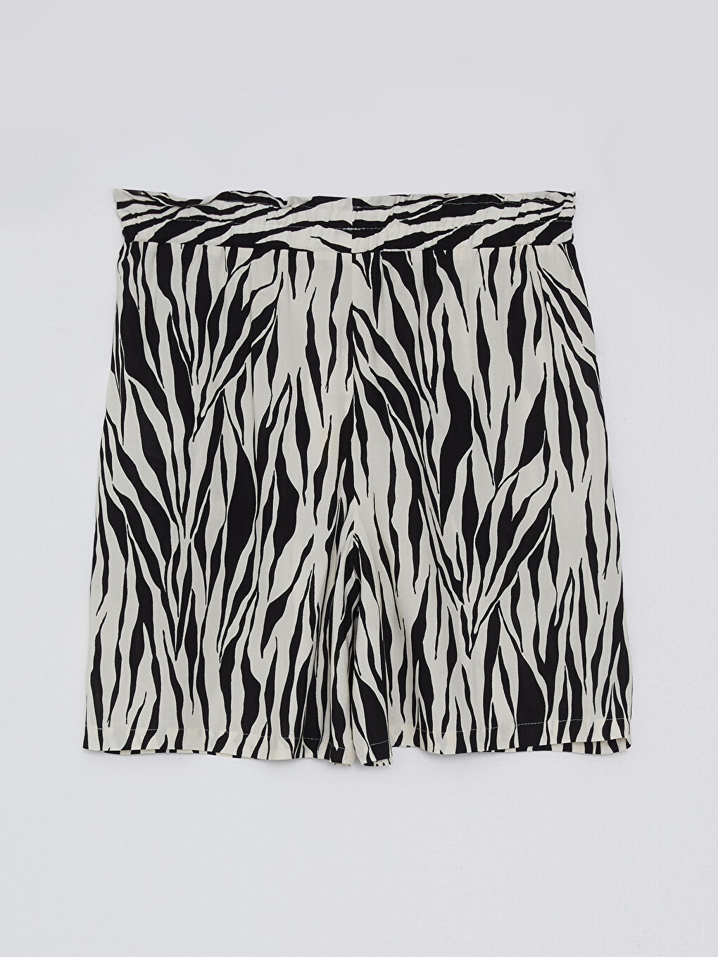 Beyaz Beli Lastikli Desenli Viskon Kadın Şort-7