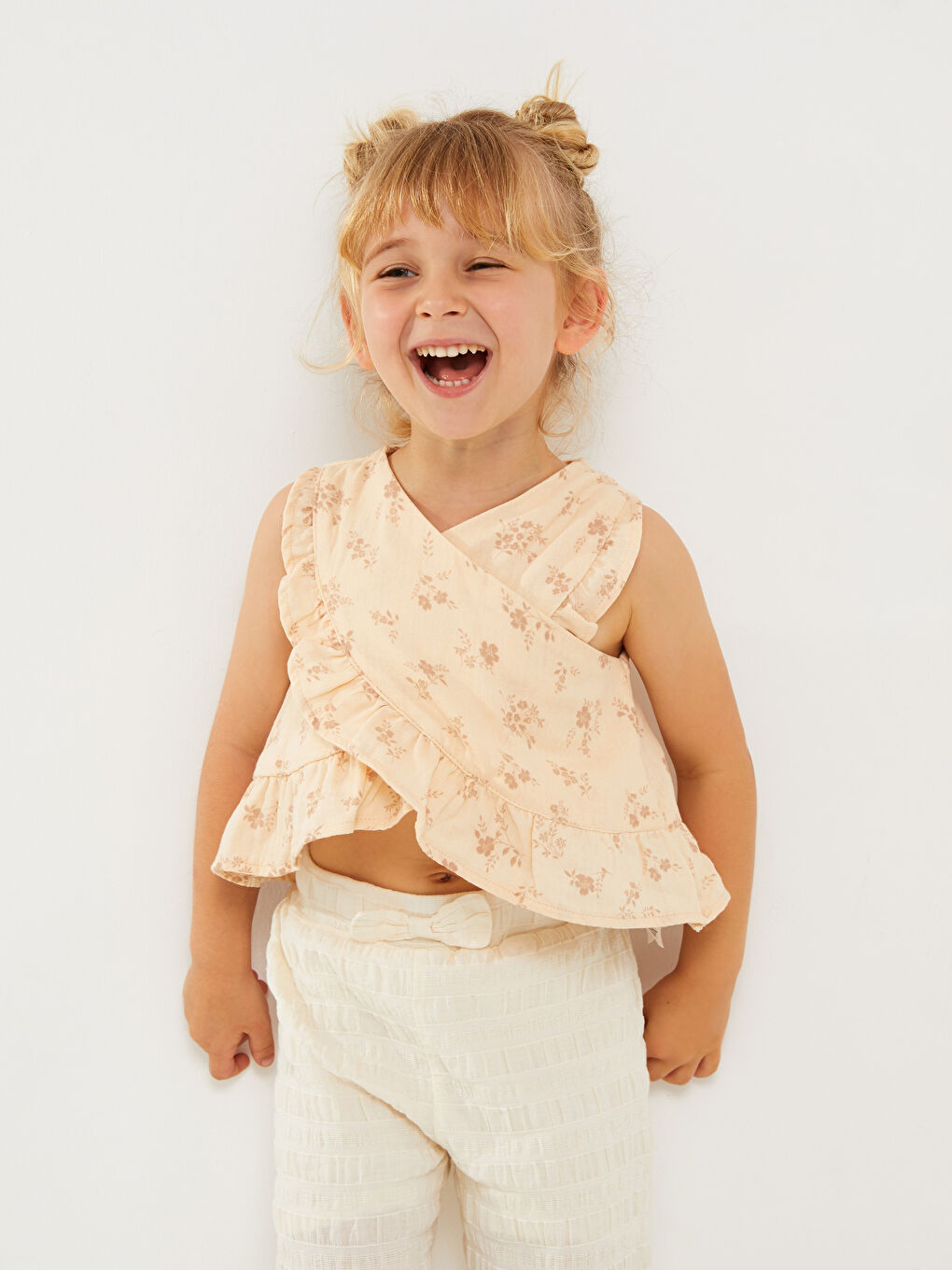 Ekru V Yaka Baskılı Kız Bebek Gömlek-1