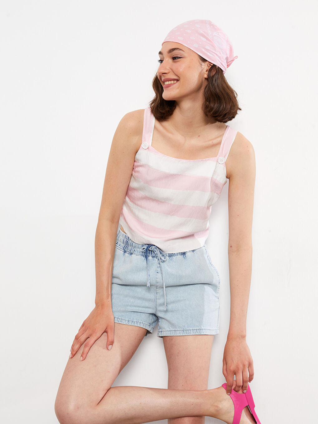 Pembe Kare Yaka Çizgili Askılı Poplin Kadın Bluz