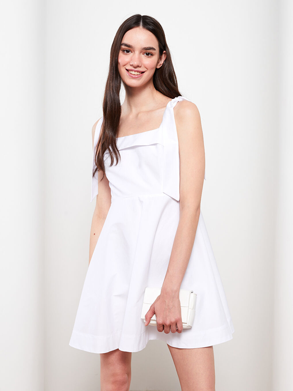 Beyaz Kare Yaka Düz Askılı Poplin Kadın Elbise-1