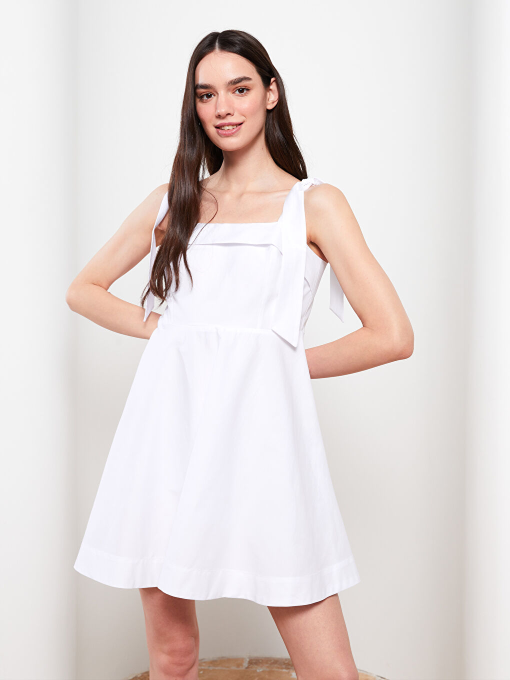 Beyaz Kare Yaka Düz Askılı Poplin Kadın Elbise-2