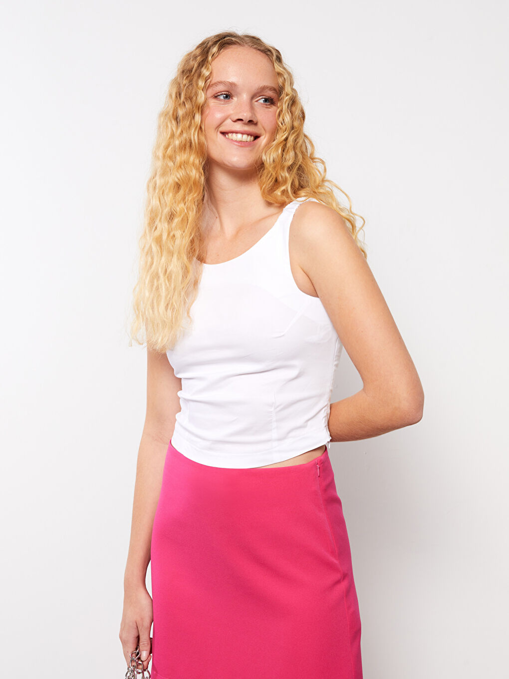 Beyaz U Yaka Düz Kolsuz Poplin Kadın Bluz-2