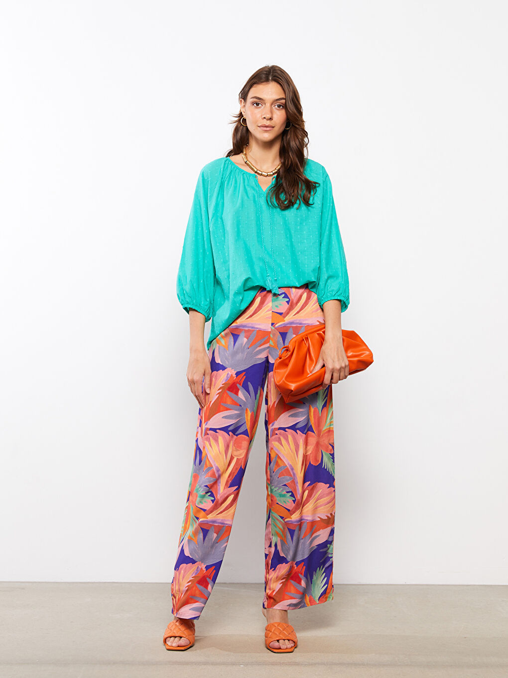 Yeşil Bağlamalı Yaka Kendinden Desenli Pamuklu Kadın Bluz-1