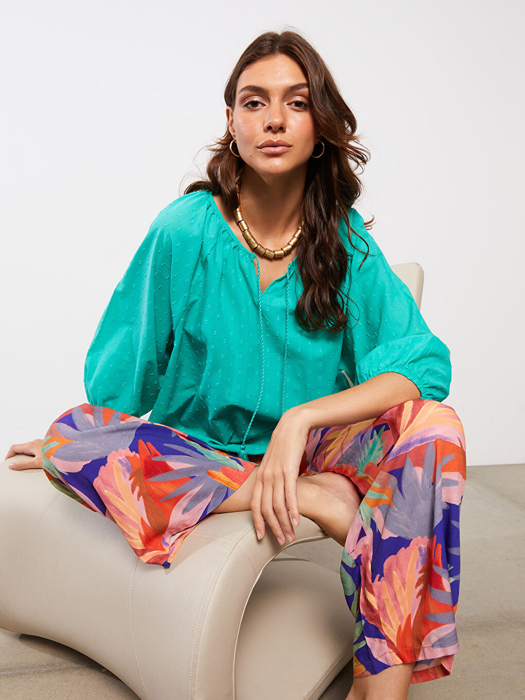 Yeşil Bağlamalı Yaka Kendinden Desenli Pamuklu Kadın Bluz-2