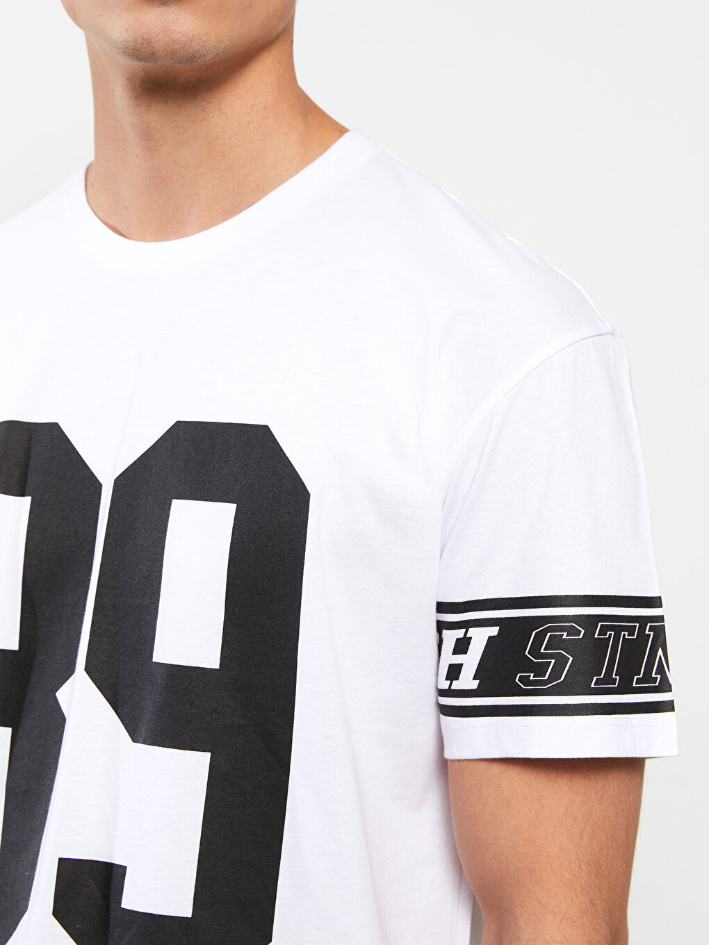 Beyaz Bisiklet Yaka Kısa Kollu Baskılı Penye Erkek Tişört-3