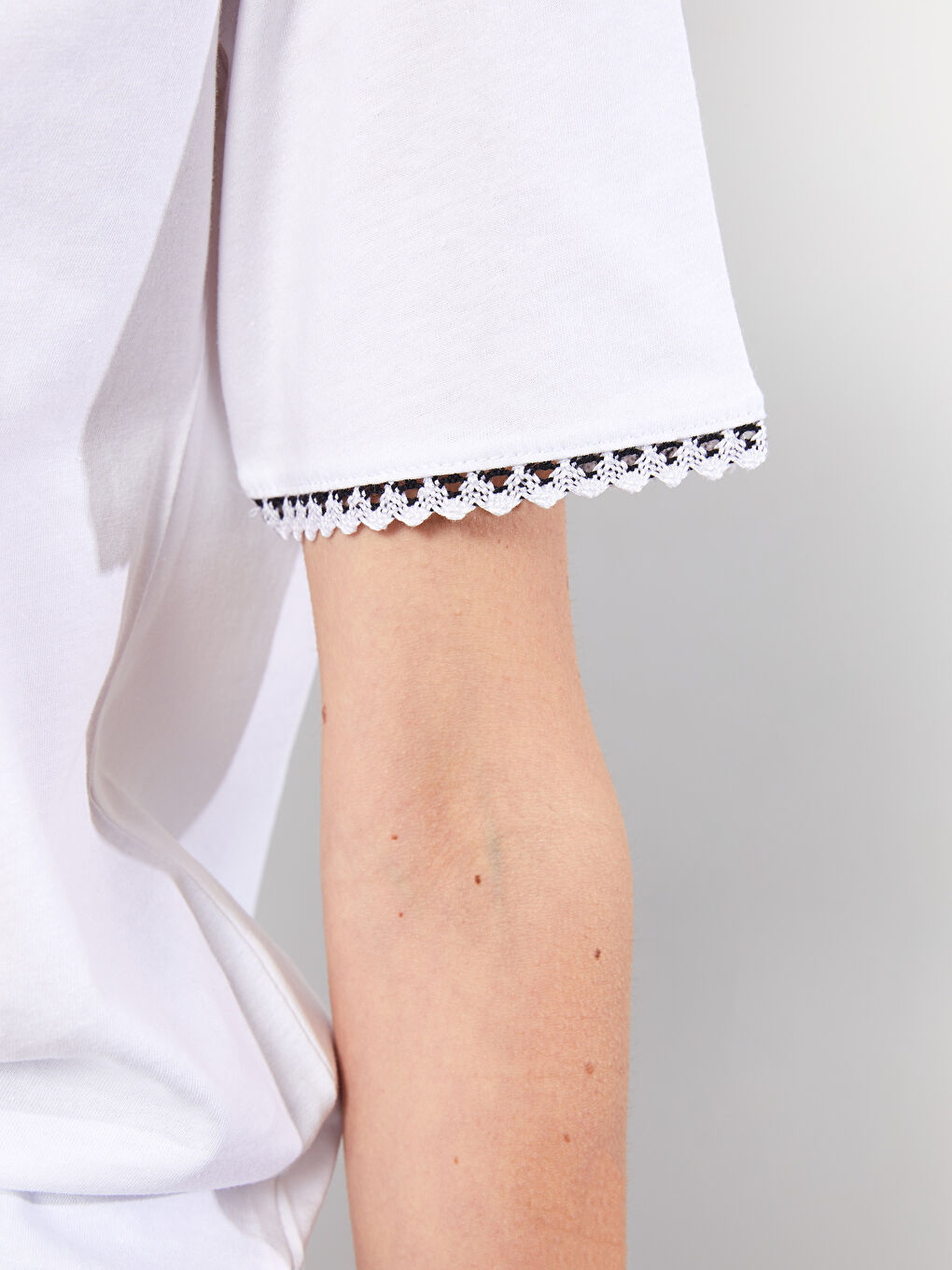 Crew Neck Embroidered Short Sleeve Cotton Women's T-Shirt-3