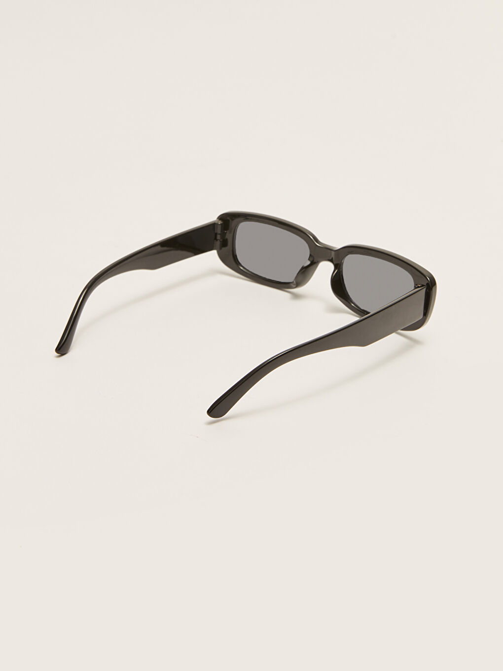 نظارات شمسية بإطار سميك للسيدات-5