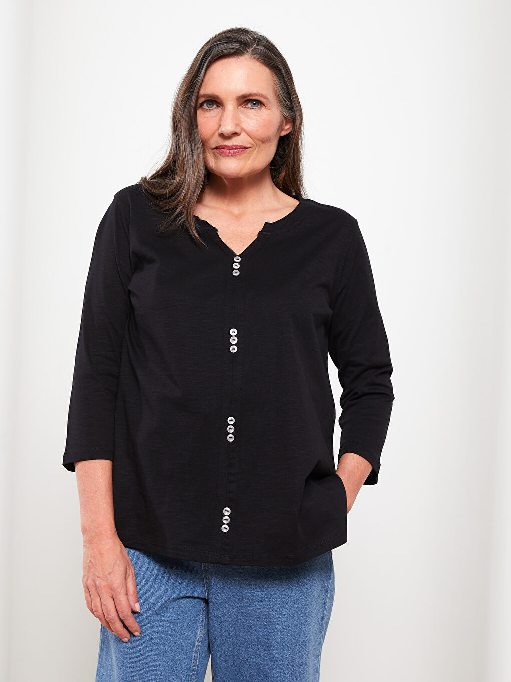 Siyah Kaçık Yaka Düz Pamuklu Kadın Tişört-2