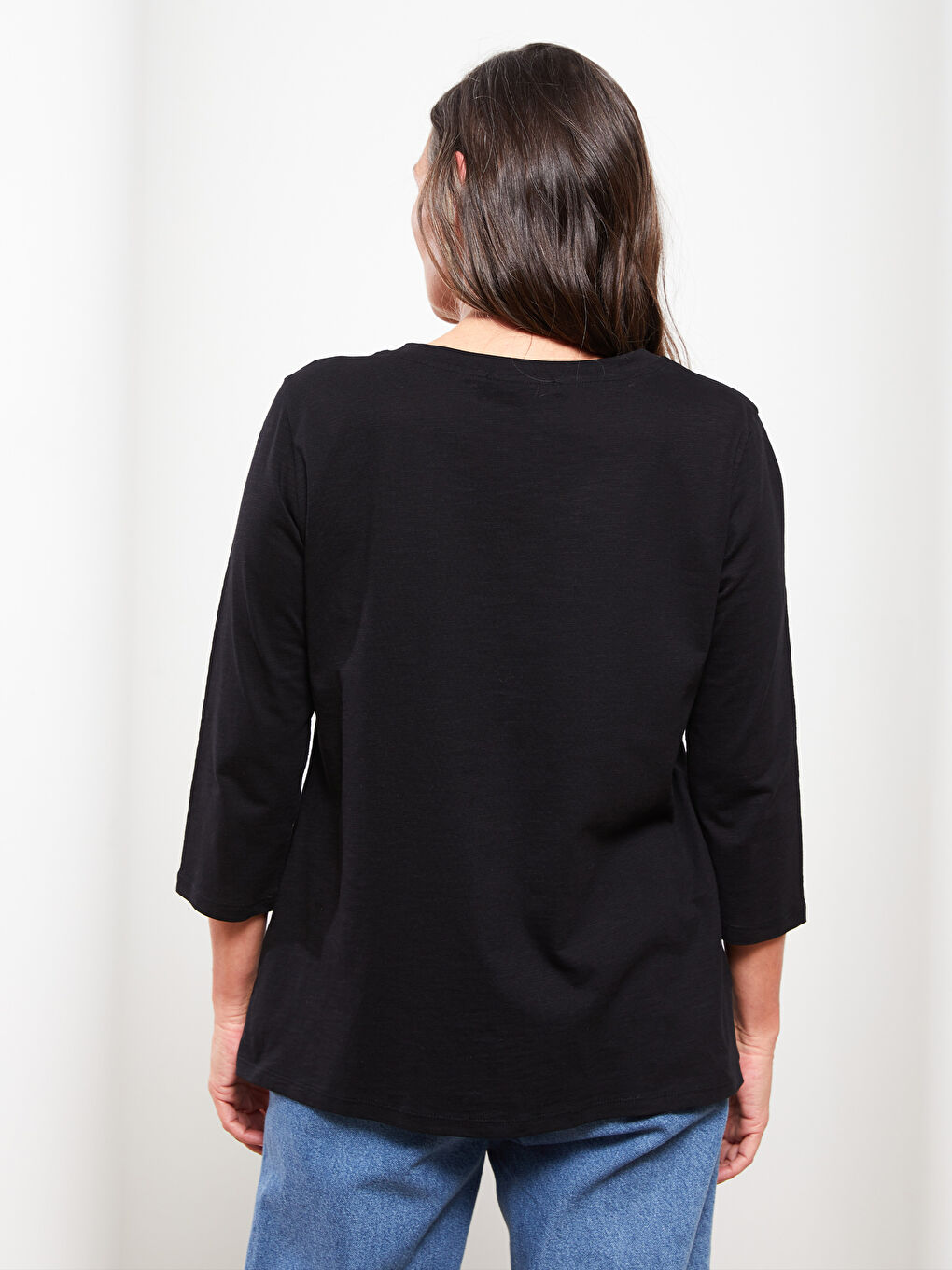 Siyah Kaçık Yaka Düz Pamuklu Kadın Tişört-4