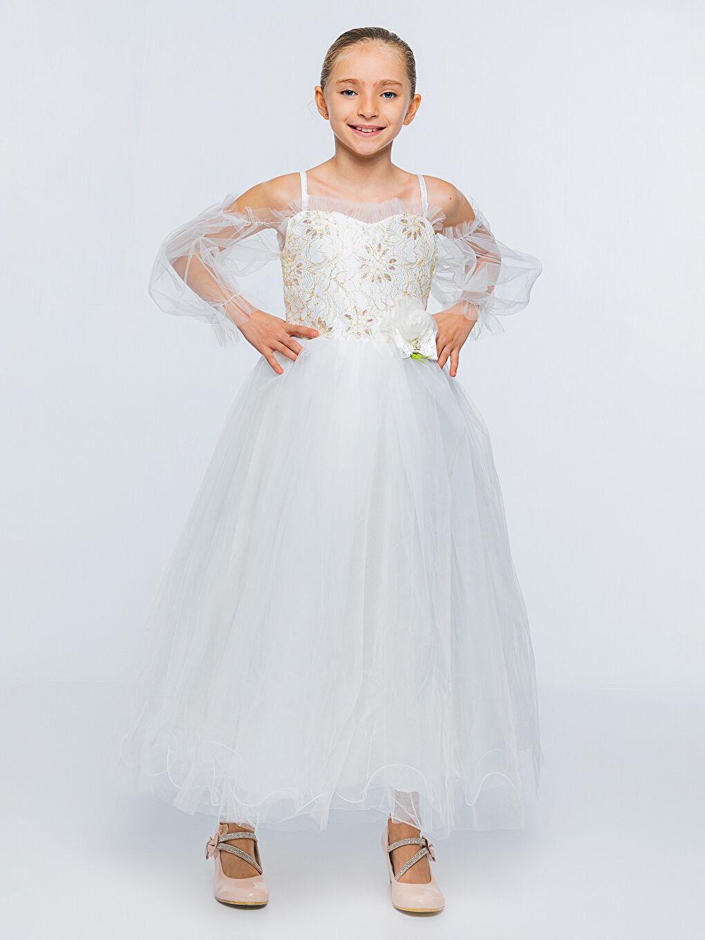 Ekru Omuzları Açık Nakış Detaylı Kız Çocuk Elbise