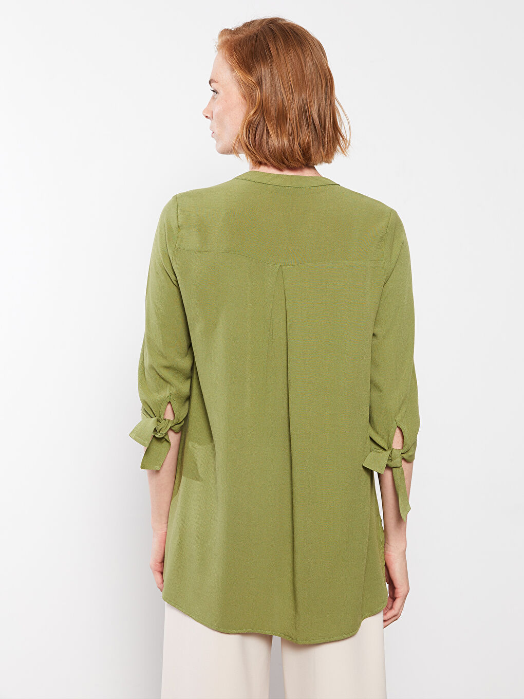 Yeşil Kaçık Yaka Düz Krinkle Kadın Gömlek-4