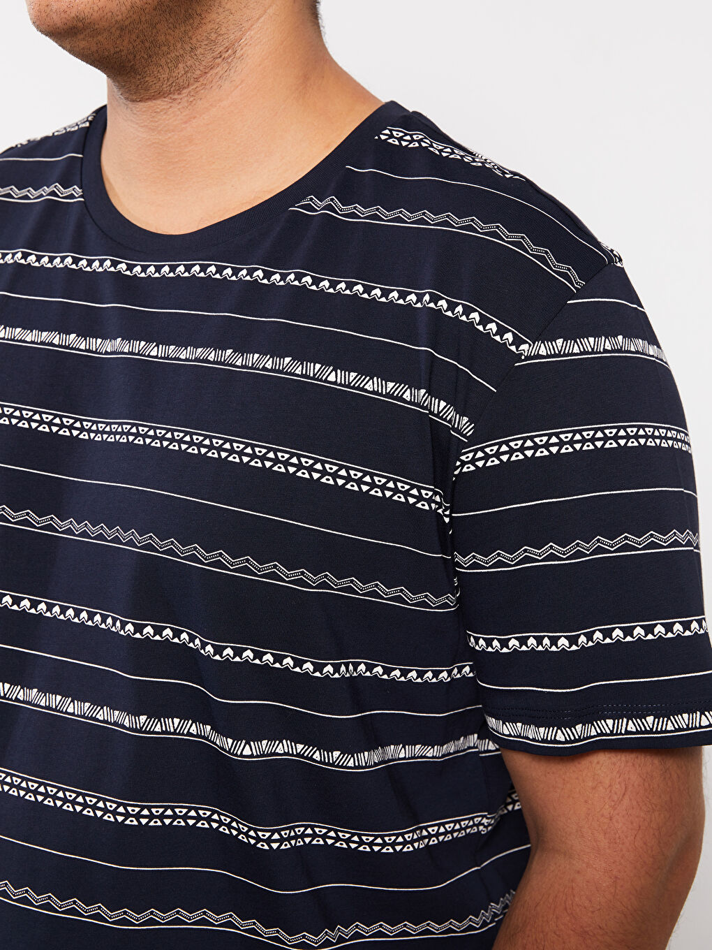 Lacivert Bisiklet Yaka Kısa Kollu Desenli Penye Erkek Tişört-2