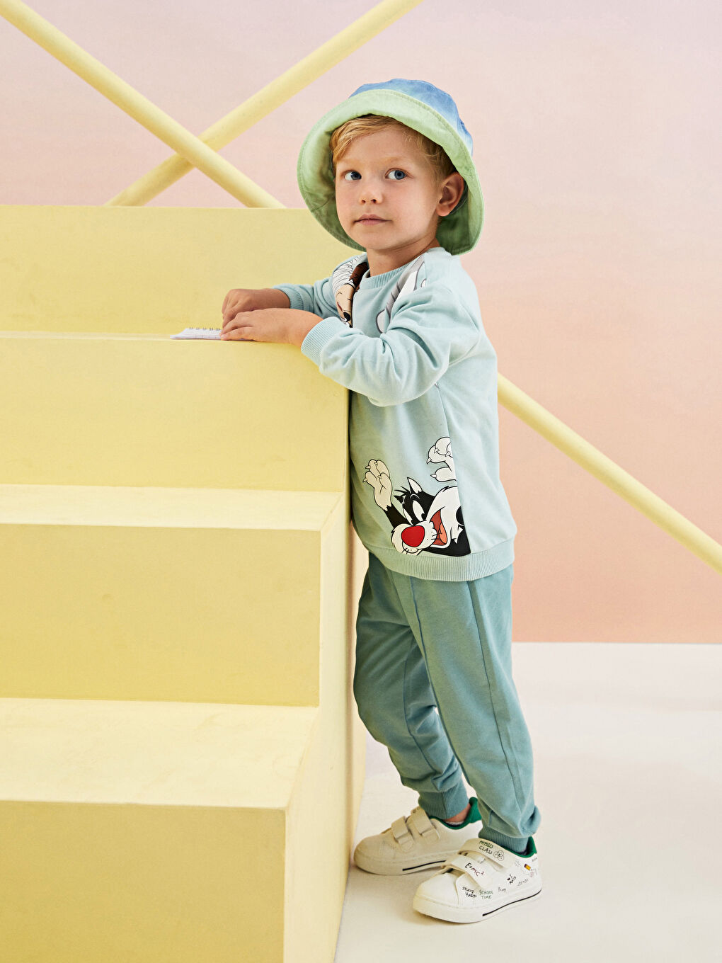 LCW baby Comfy Sweatshirts and Sweatpants for Unstable Kids -W2AH54Z1-FFV