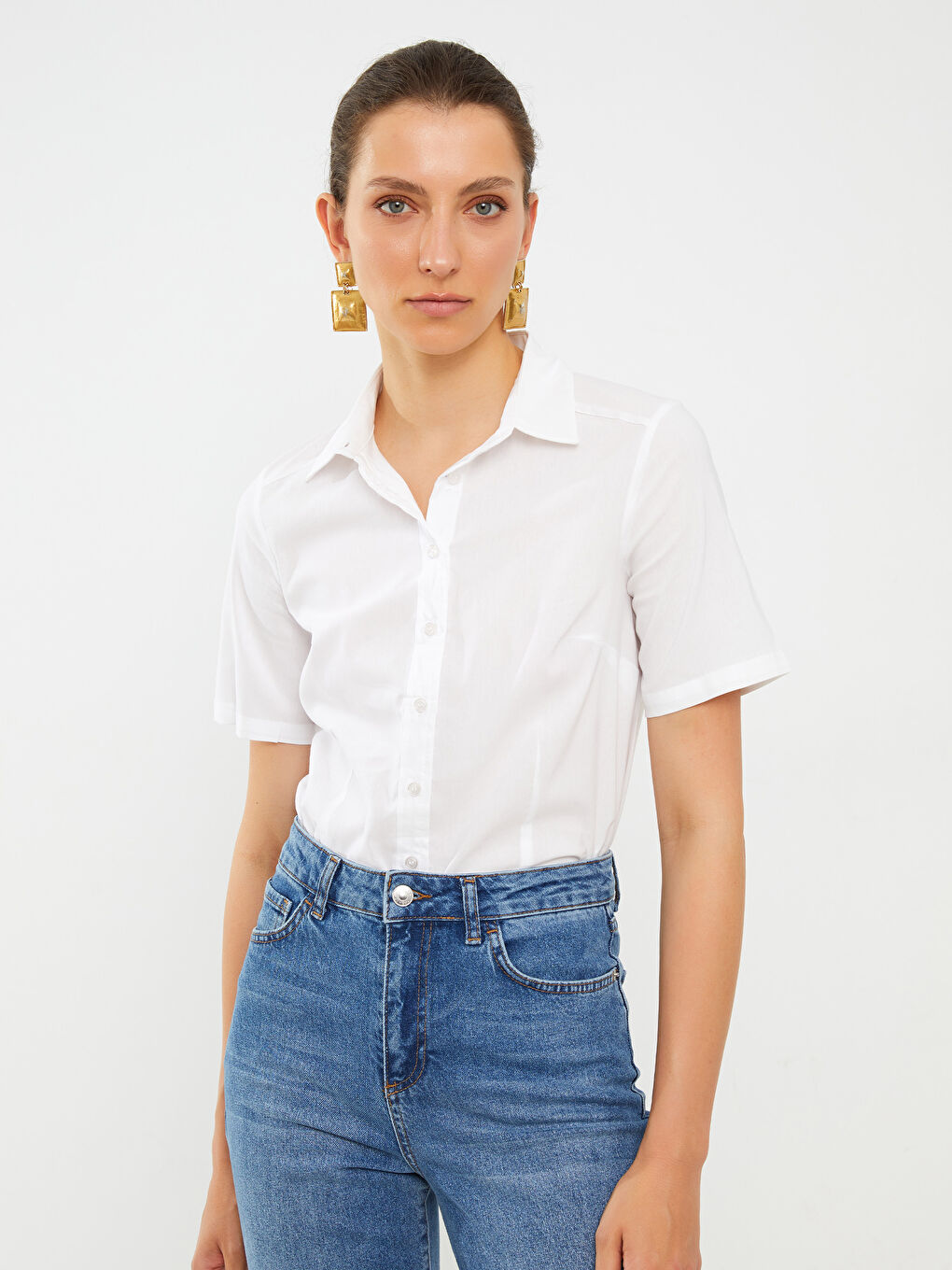 Beyaz Önden Düğme Kapamalı Düz Kısa Kollu Kadın Gömlek-2
