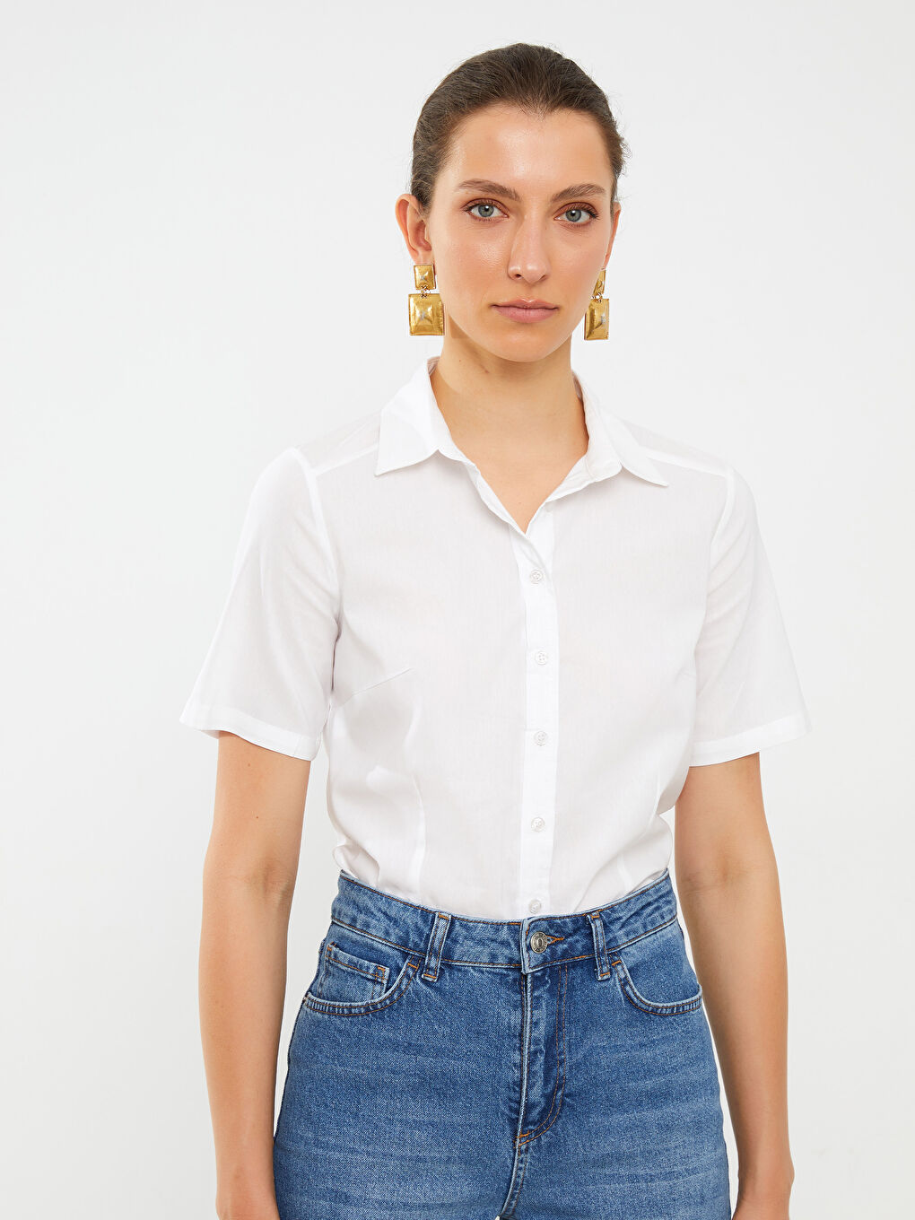 Beyaz Önden Düğme Kapamalı Düz Kısa Kollu Kadın Gömlek-4