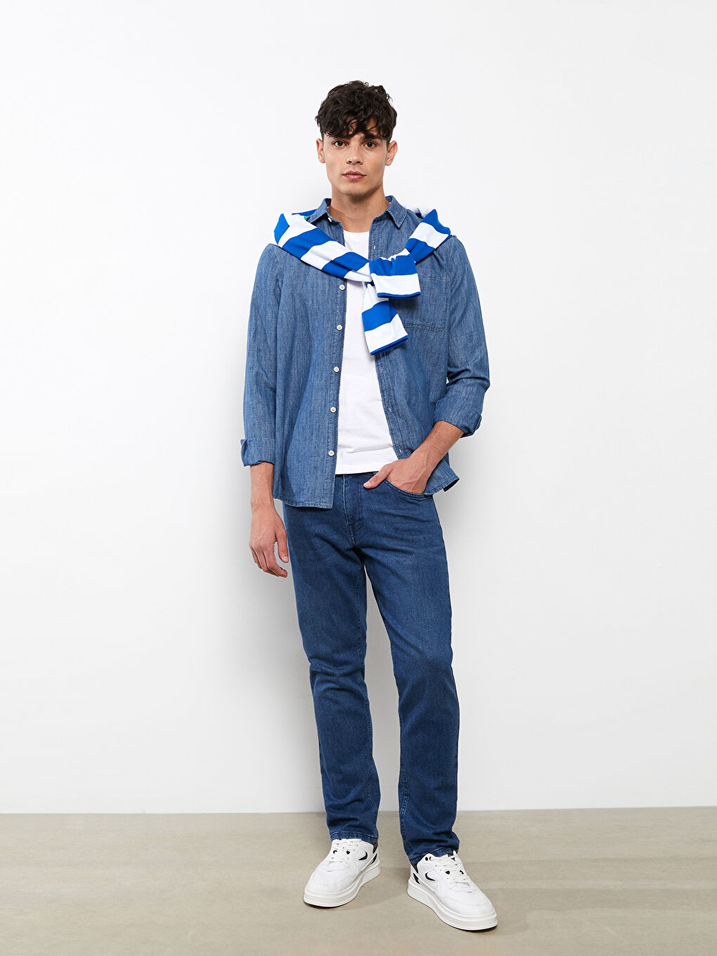 قميص جينز رجالي بأكمام طويلة وقصة عادية-1