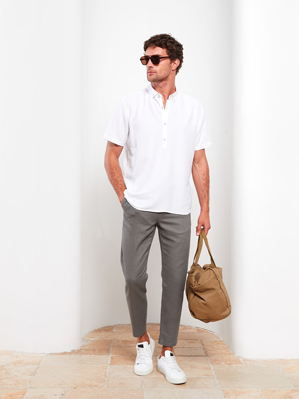 قميص رجالي بأكمام قصيرة بمقاس مريح