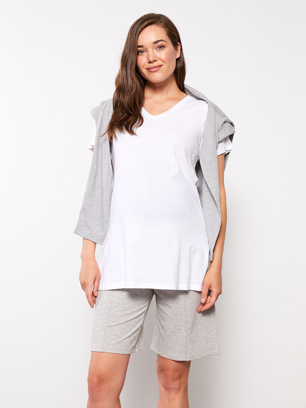 Gri Beli Lastikli Düz Cep Detaylı Hamile Şort-2