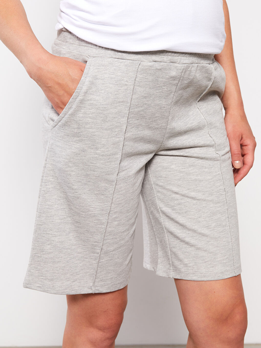 Gri Beli Lastikli Düz Cep Detaylı Hamile Şort-3