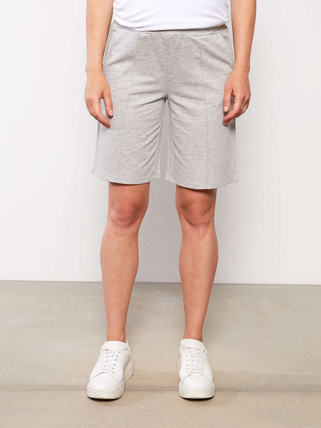 Gri Beli Lastikli Düz Cep Detaylı Hamile Şort-4