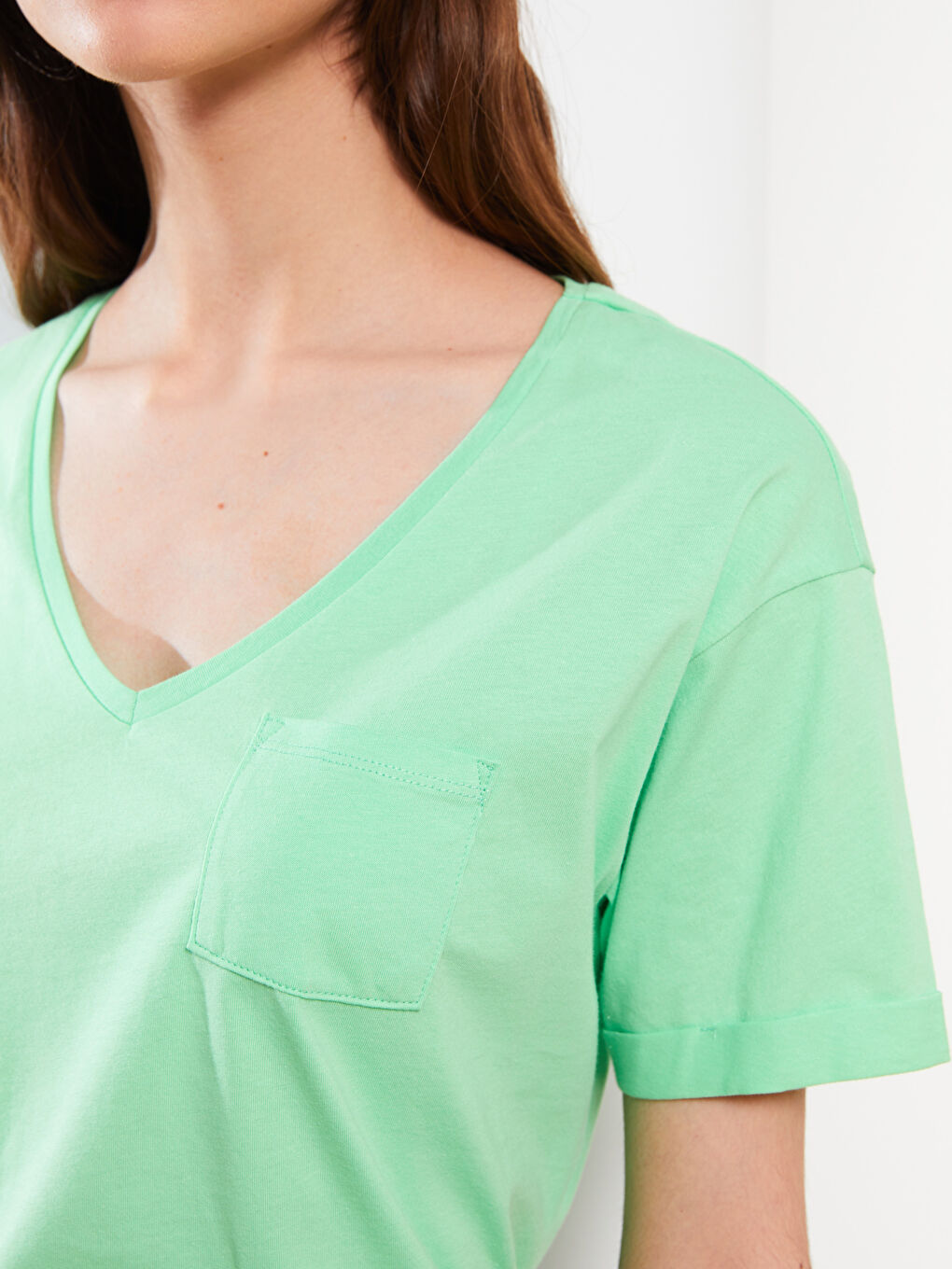 Yeşil V Yaka Düz Kısa Kollu Pamuklu Kadın Tişört-3