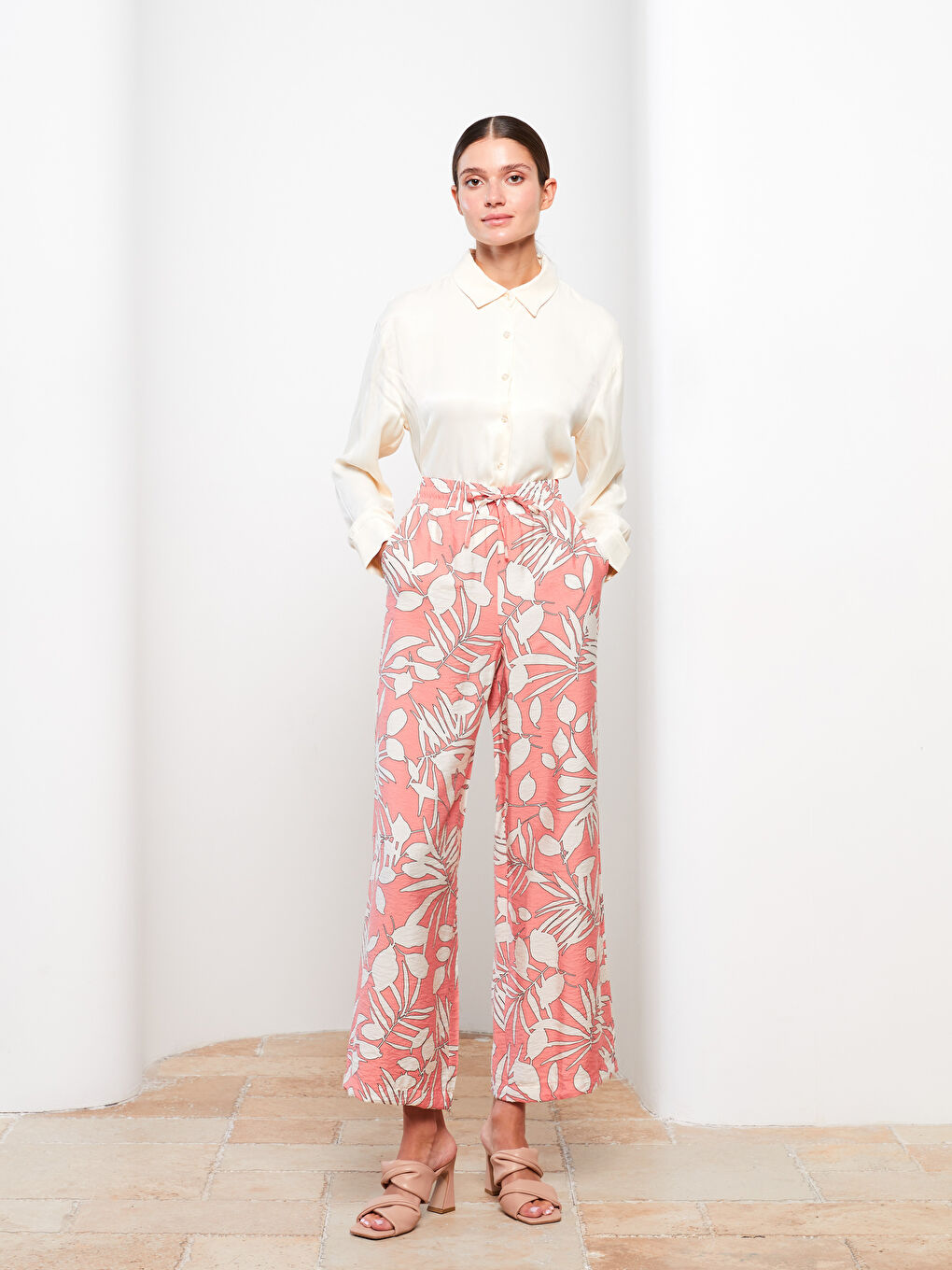 Pembe Beli Lastikli Desenli Kadın Pantolon