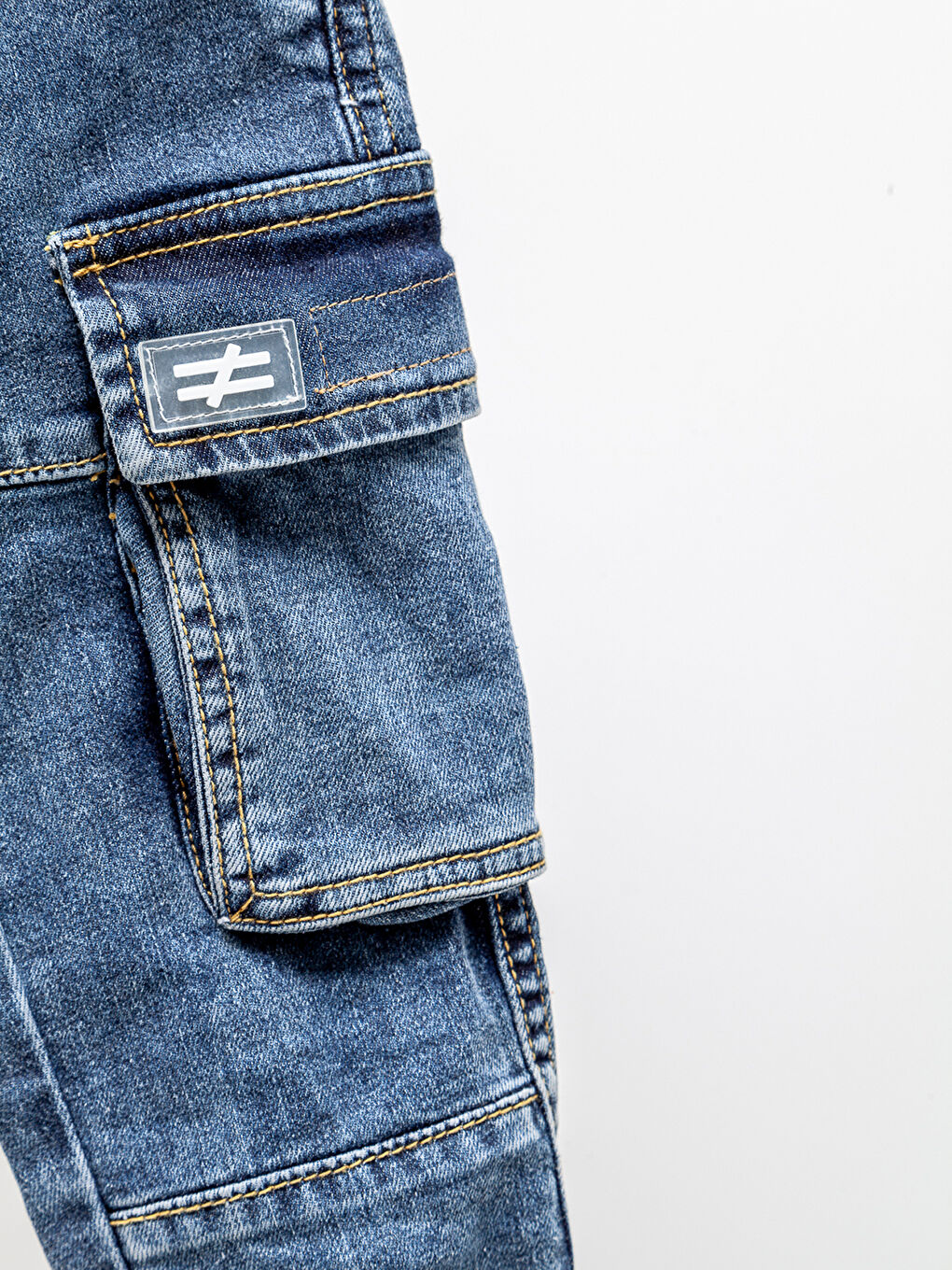 Bej Bisiklet Yaka Baskılı Kısa Kollu Çocuk Tişört ve Jean Pantolon-2