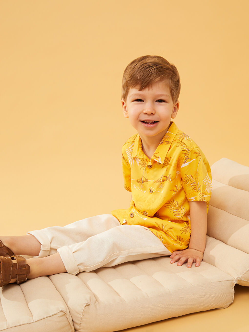 მოკლე სახელოიანი ნაბეჭდი პერანგი ბიჭებისთვის