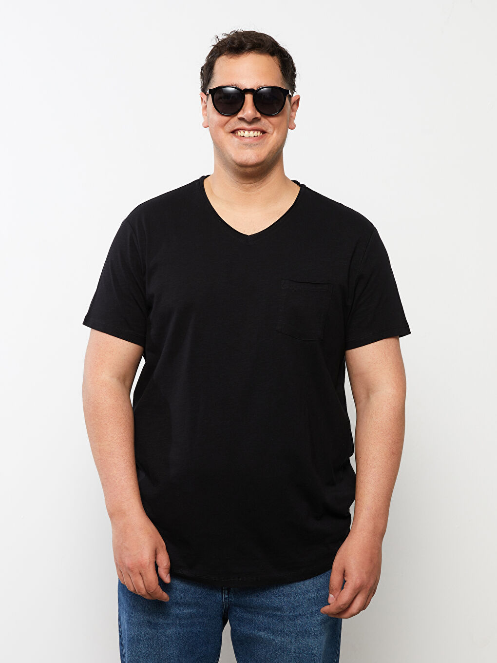 Siyah V Yaka Kısa Kollu Basic Pamuklu Erkek Tişört-1