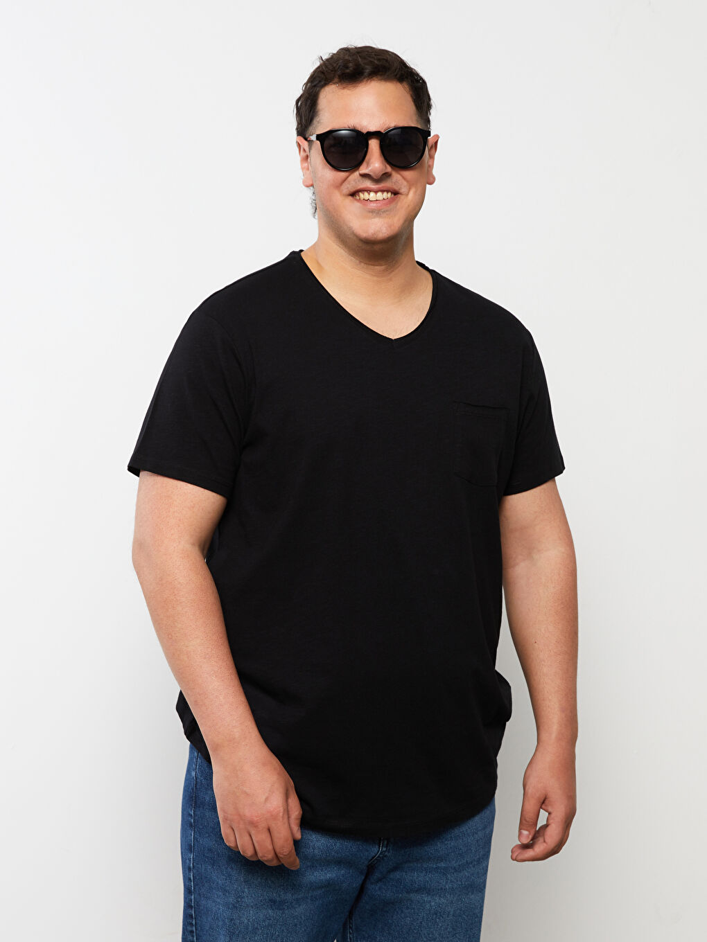 Siyah V Yaka Kısa Kollu Basic Pamuklu Erkek Tişört-2