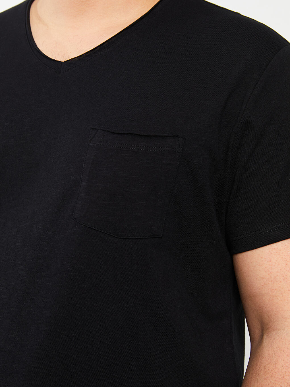 Siyah V Yaka Kısa Kollu Basic Pamuklu Erkek Tişört-3