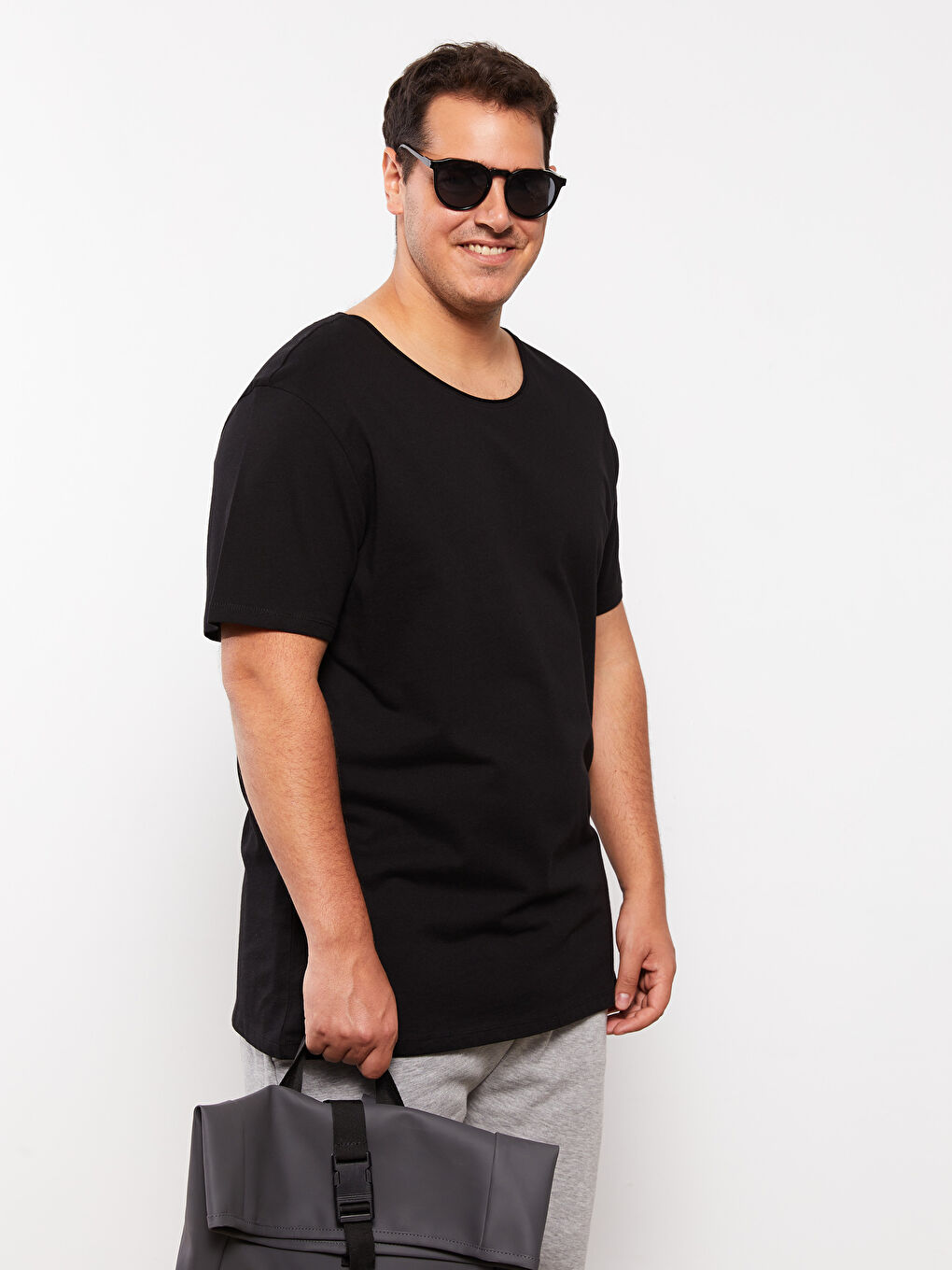 Siyah Bisiklet Yaka Penye Erkek Tişört-1