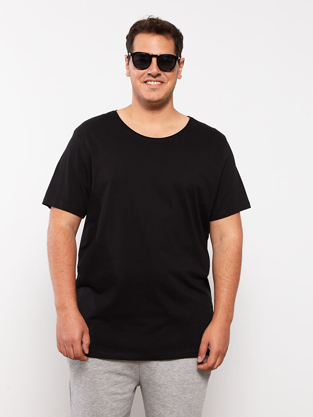 Siyah Bisiklet Yaka Penye Erkek Tişört-2