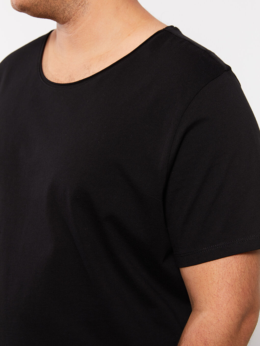 Siyah Bisiklet Yaka Penye Erkek Tişört-3