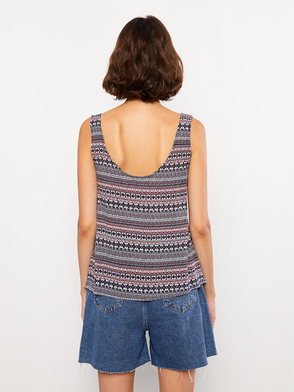 Ekru U Yaka Desenli Kolsuz Viskon Kadın Bluz-4